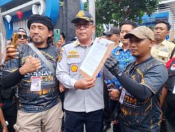 Aksi Besar Ojol di Surabaya Berbuah Hasil, DPRD Jatim Siap Dukung UU Transportasi Online