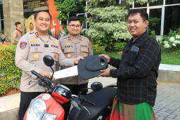 Polsek Jajaran Polres Gresik Gerak Cepat Ungkap Begal dan Curanmor, Motor Korban Langsung Dikembalikan