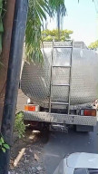 Truk Tangki Isi Ulang Air Minum Diduga Sebabkan Kemacetan Parah di Jalan Ploso Baru Surabaya, Warga Minta Penertiban