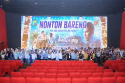 Nobar Film "Tanah Runtuh", Polres Ngawi Perkuat Semangat Kebangsaan dan Sinergitas Bersama Masyarakat