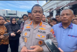 Polrestabes Surabaya Menyita Parang dan Golok dari Markas Ormas M1R