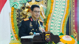 Polda Bali Gelar Syukuran Hari Bhayangkara ke-80, Kapolda Serahkan Tumpeng kepada Personel Senior dan Junior sebagai Sim