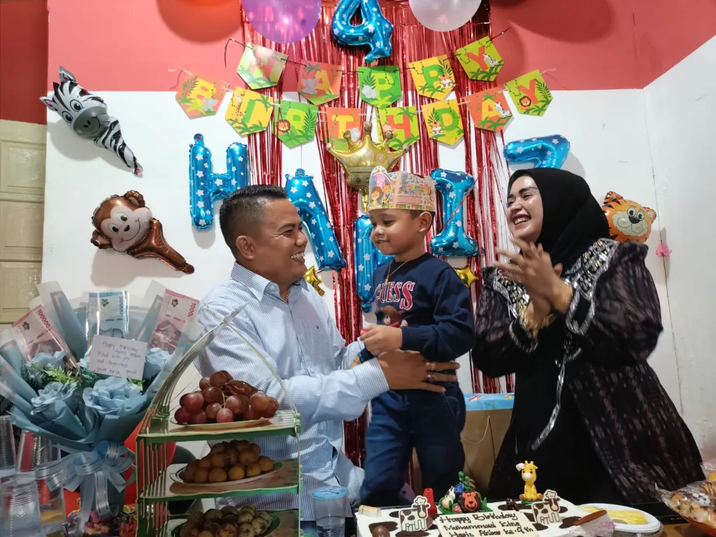 Penuh Kehangatan, Putra Baihaqi Akbar Rayakan Ulang Tahun ke-4 di Kantor Aliansi Madura Indonesia, Surabaya