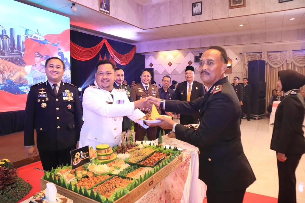80 Tahun Mengabdi, Polri untuk Masyarakat: Forkopimda Gresik Gelar Upacara dan Tasyakuran Hari Bhayangkara ke-80