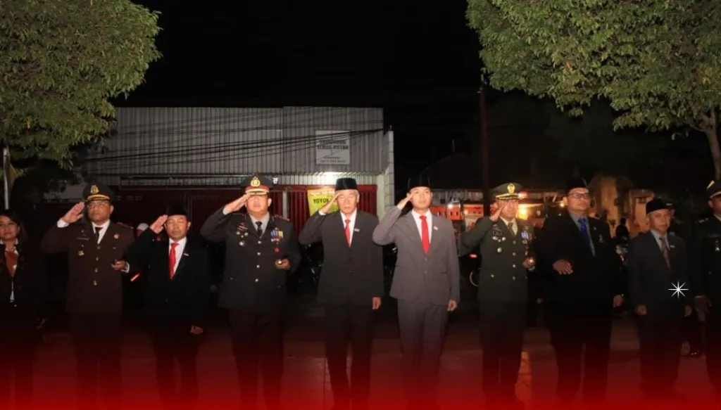 Kapolresta Tuban Hadiri Apel Kehormatan dan Renungan Suci di TMP Ronggolawe, Kenang Jasa Pahlawan Jelang HUT ke-81 Kemer