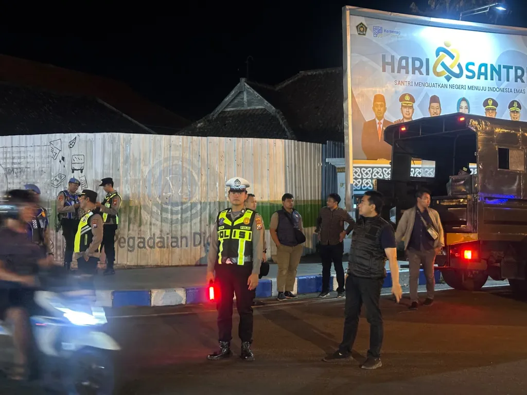 Antisipasi Gangguan Kamtibmas Malam Minggu, Polres Ponorogo dan Polsek Jajaran Intensifkan Patroli Blue Light