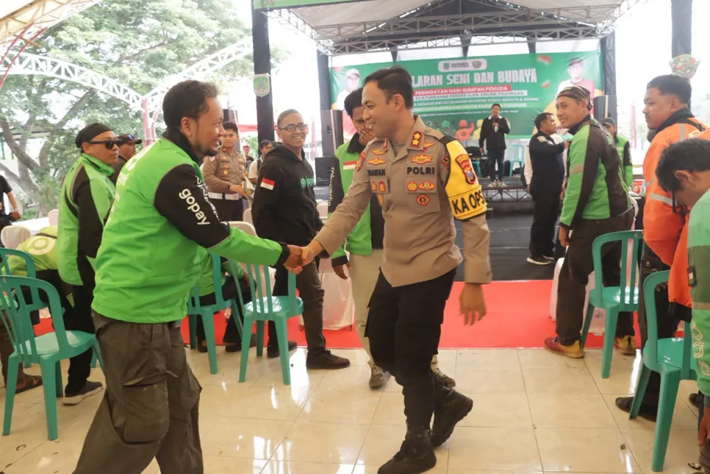 Silaturohmu Akbar Dengan Driver Ojol, Kapolres Pasuruan Sampaikan Pesan Kamtibmas Ingatkan Keselamatan