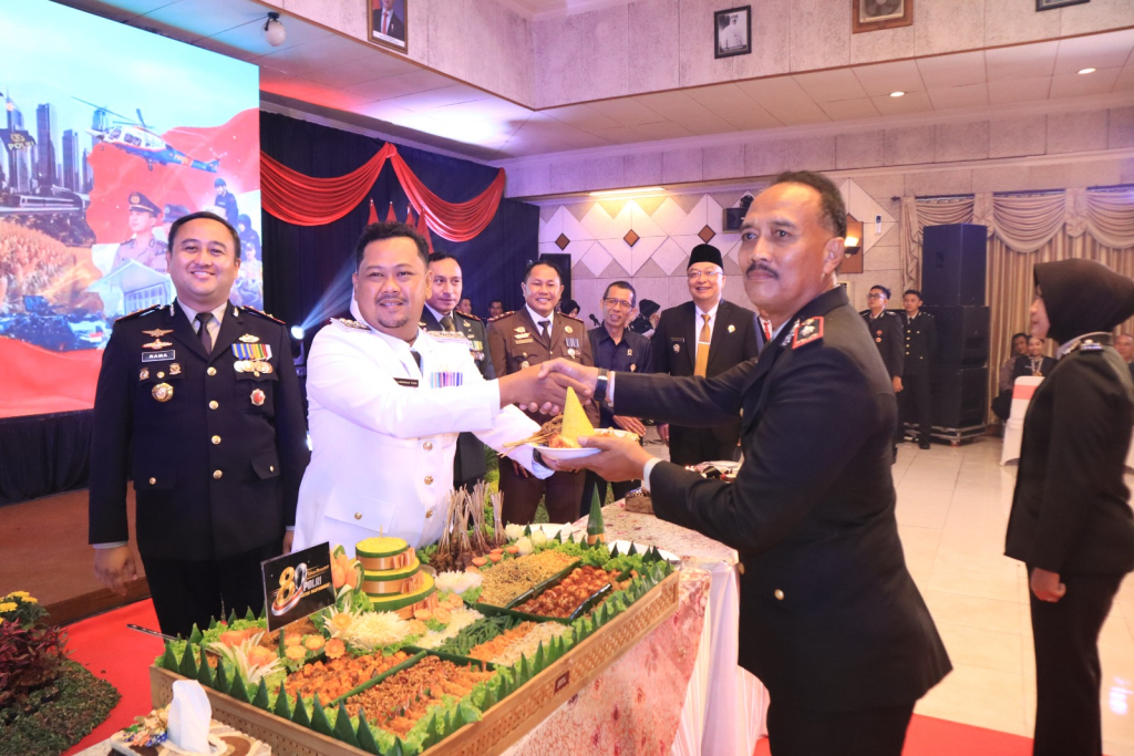 80 Tahun Mengabdi, Polri untuk Masyarakat: Forkopimda Gresik Gelar Upacara dan Tasyakuran Hari Bhayangkara ke-80