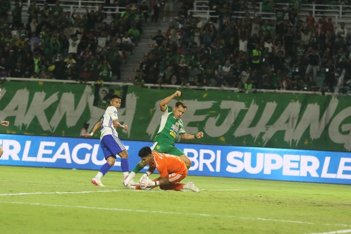 PSIM Tumbang di GBT! Persebaya Amankan 3 Poin Penting Lewat Gol Alex Martins